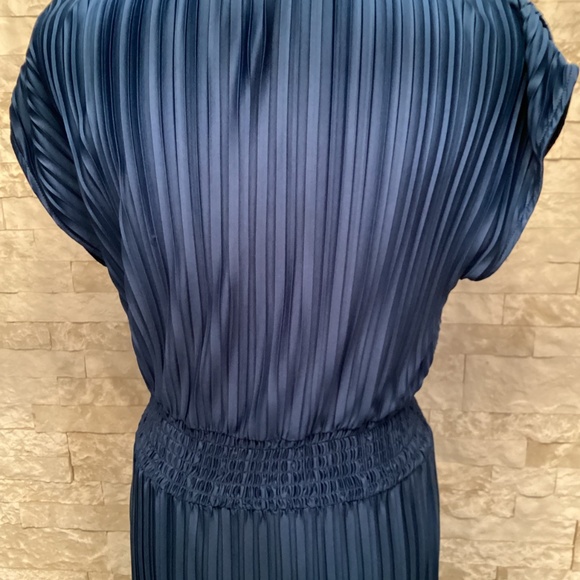 DKNY Blue Pleated Smocked-Waist Midi Dress - Picture 13 of 16